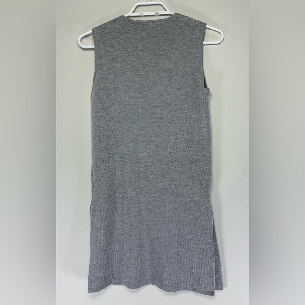Tahari Gray 100% Extrafine Merino Wool V-Neck Sleeveless Sweater - Size S - Picture 5 of 8